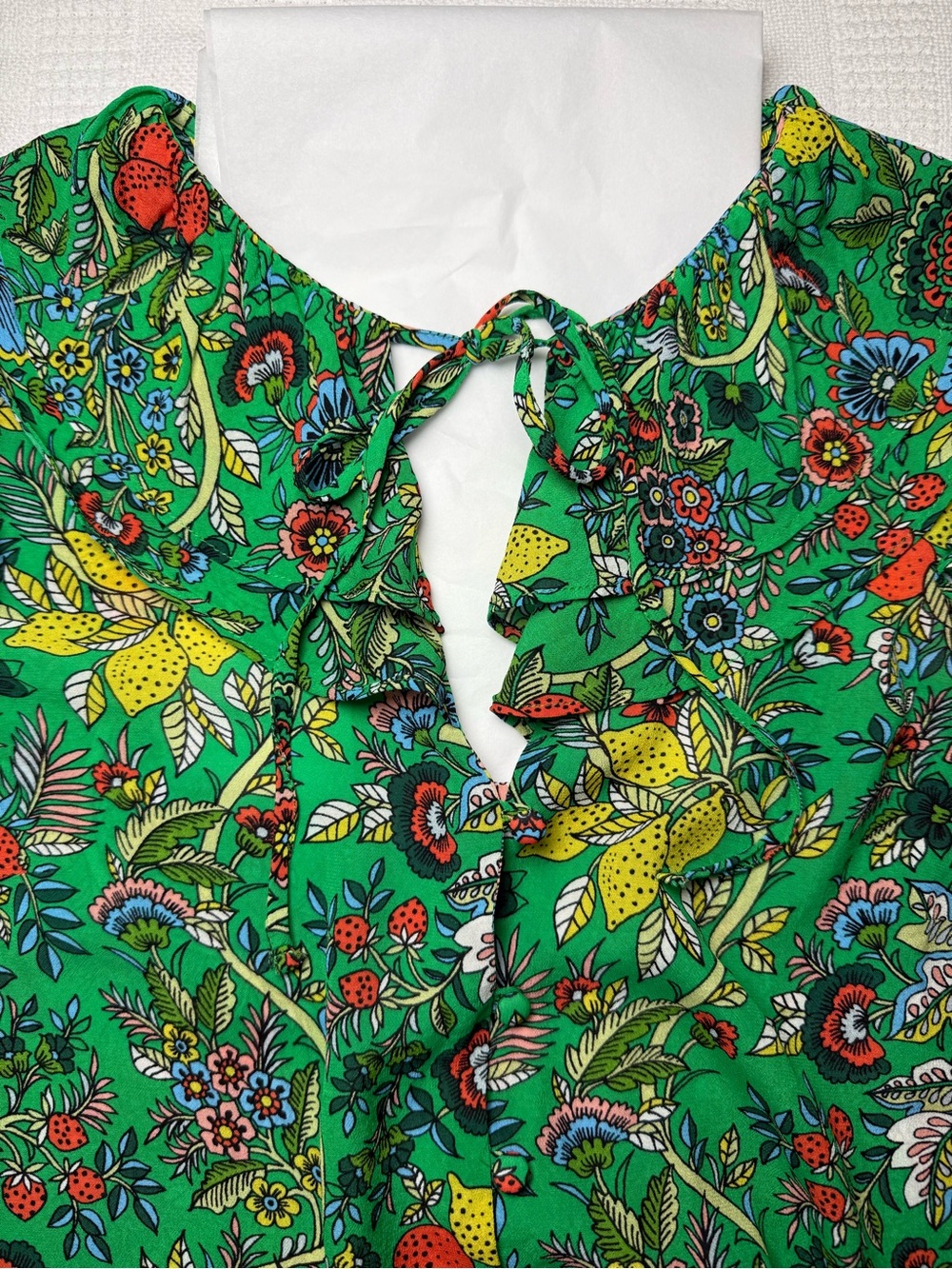 Boden Ruffle Neck Blouse Green Floral Fruit Lemon Top Viscose US 6 - Picture 3 of 11